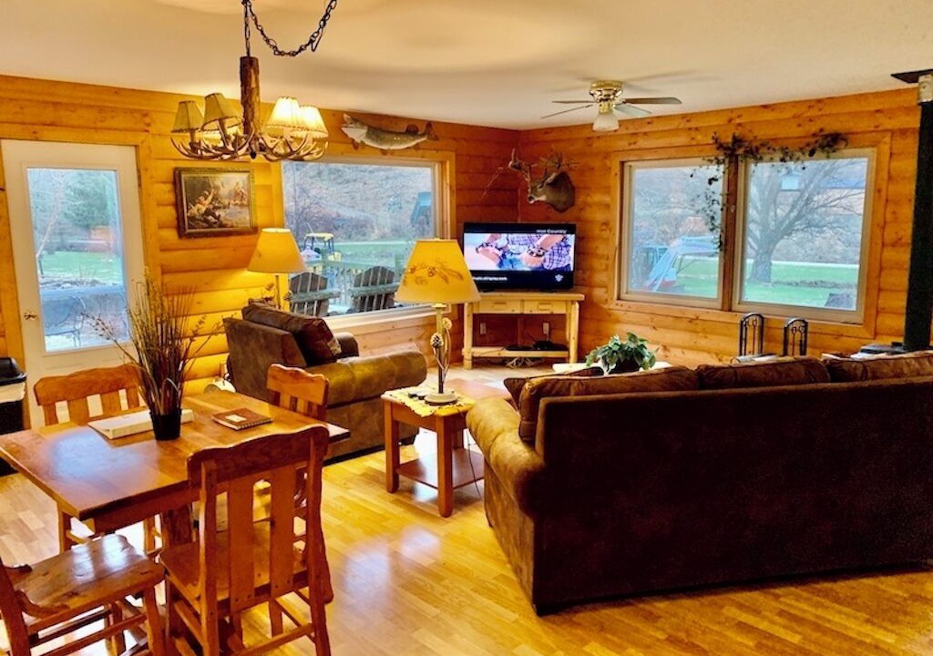 Photo of Livingroom in Lansing