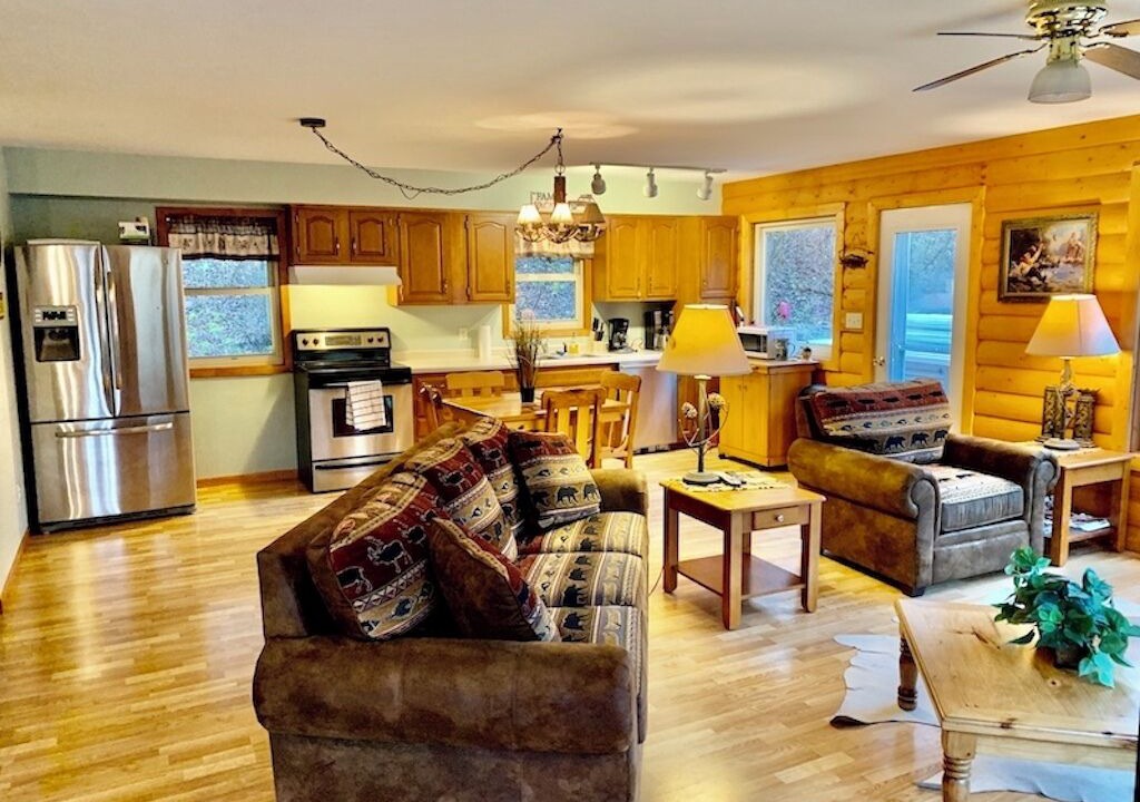 Photo of Livingroom in Lansing