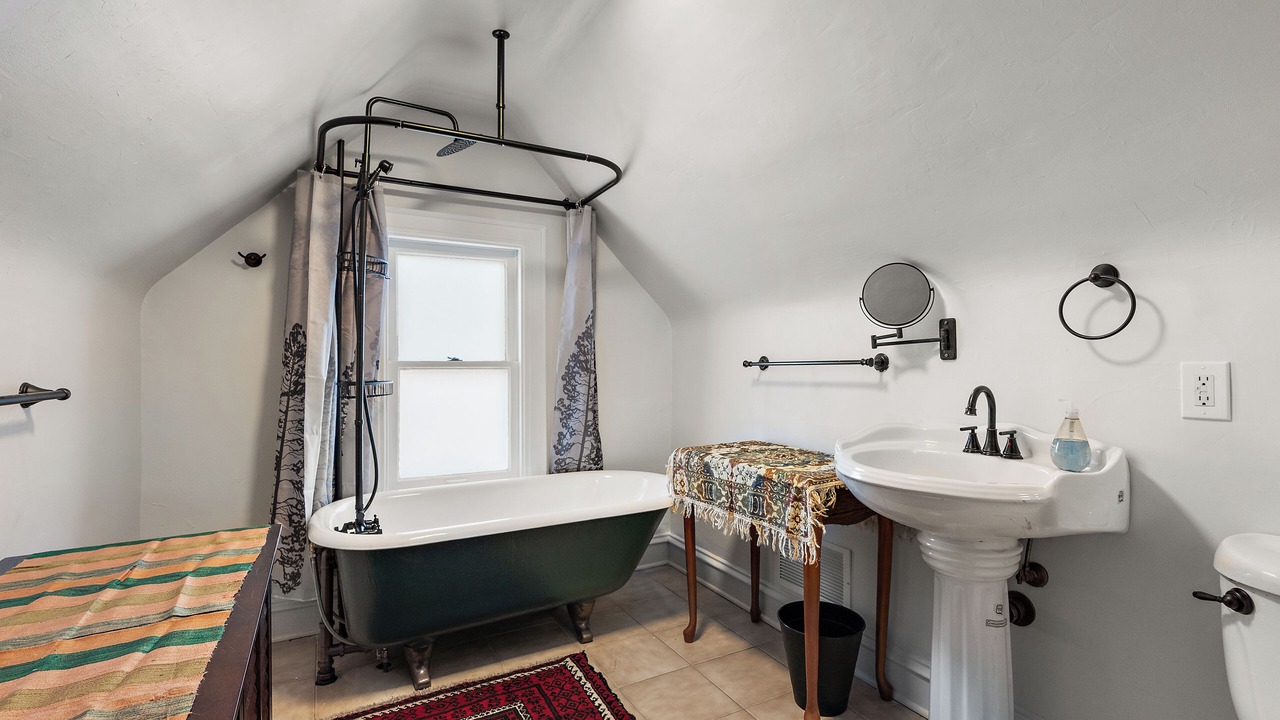 Photo of Bathroom in Audubon Park