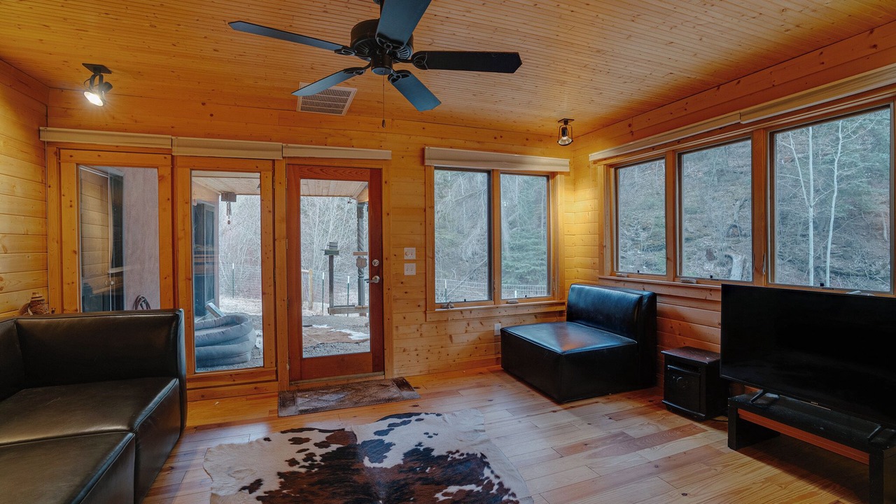 Photo of Livingroom in Taos