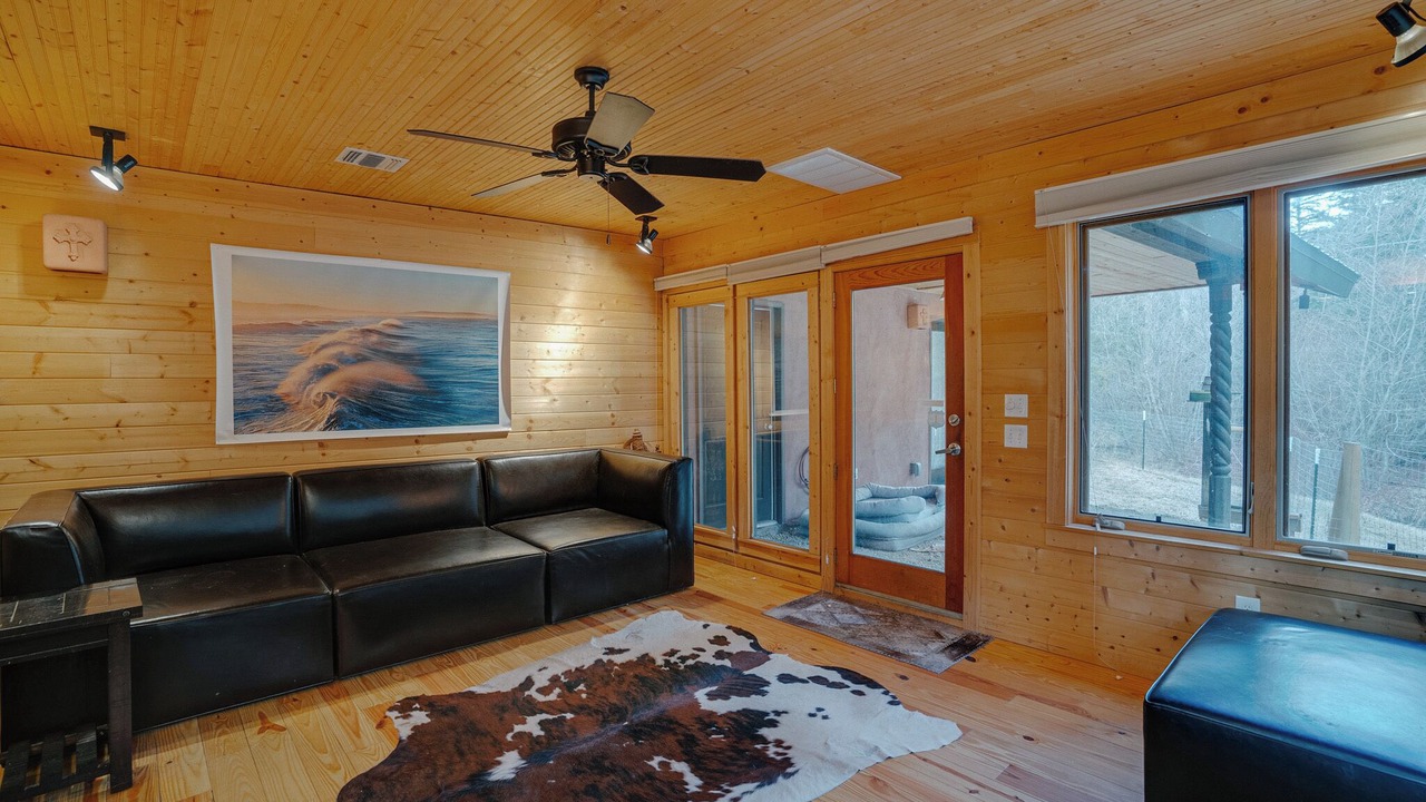Photo of Livingroom in Taos