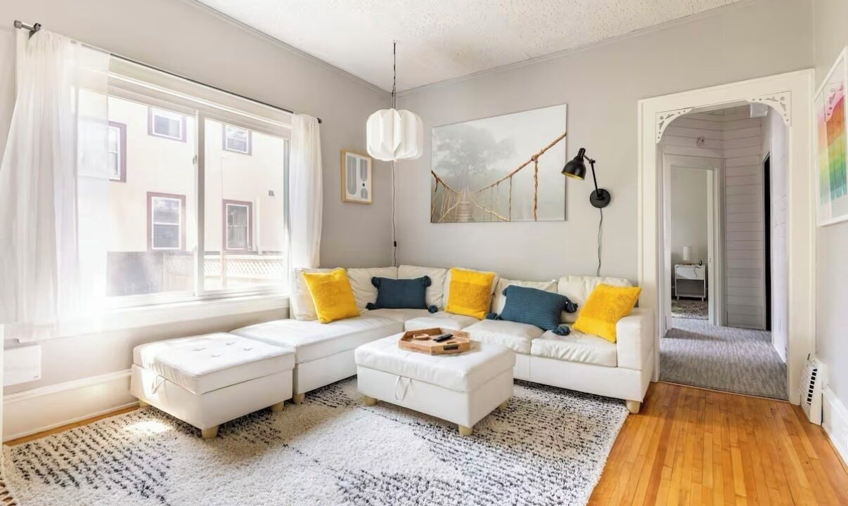 Photo of Livingroom in Corcoran