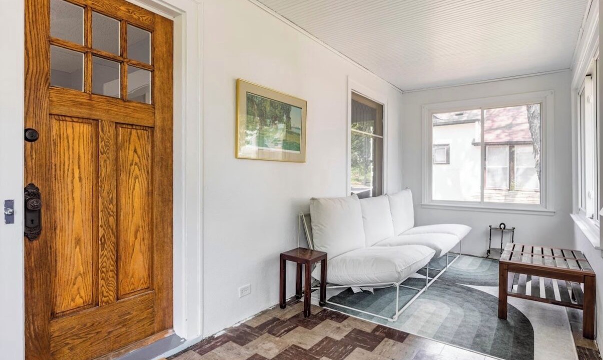 Photo of Livingroom in Corcoran
