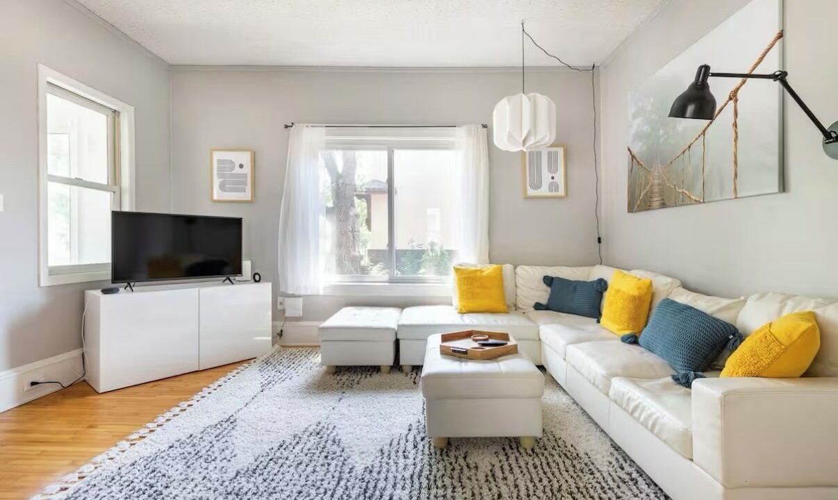 Photo of Livingroom in Corcoran
