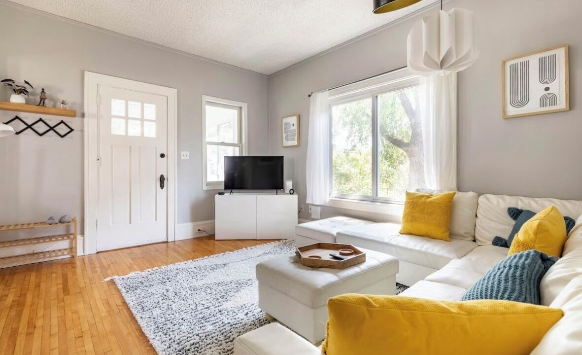 Photo of Livingroom in Corcoran