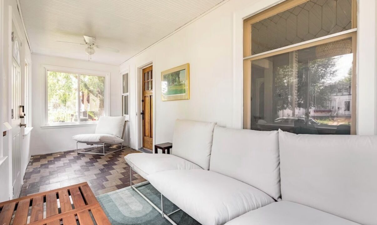 Photo of Livingroom in Corcoran
