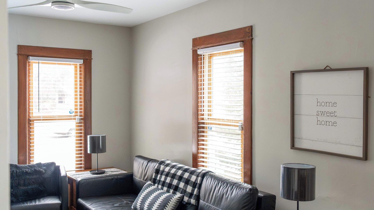 Photo of Livingroom in Midway