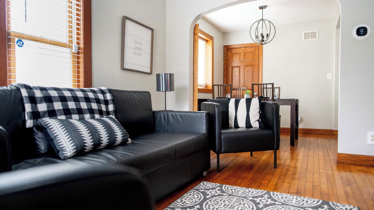 Photo of Livingroom in Midway