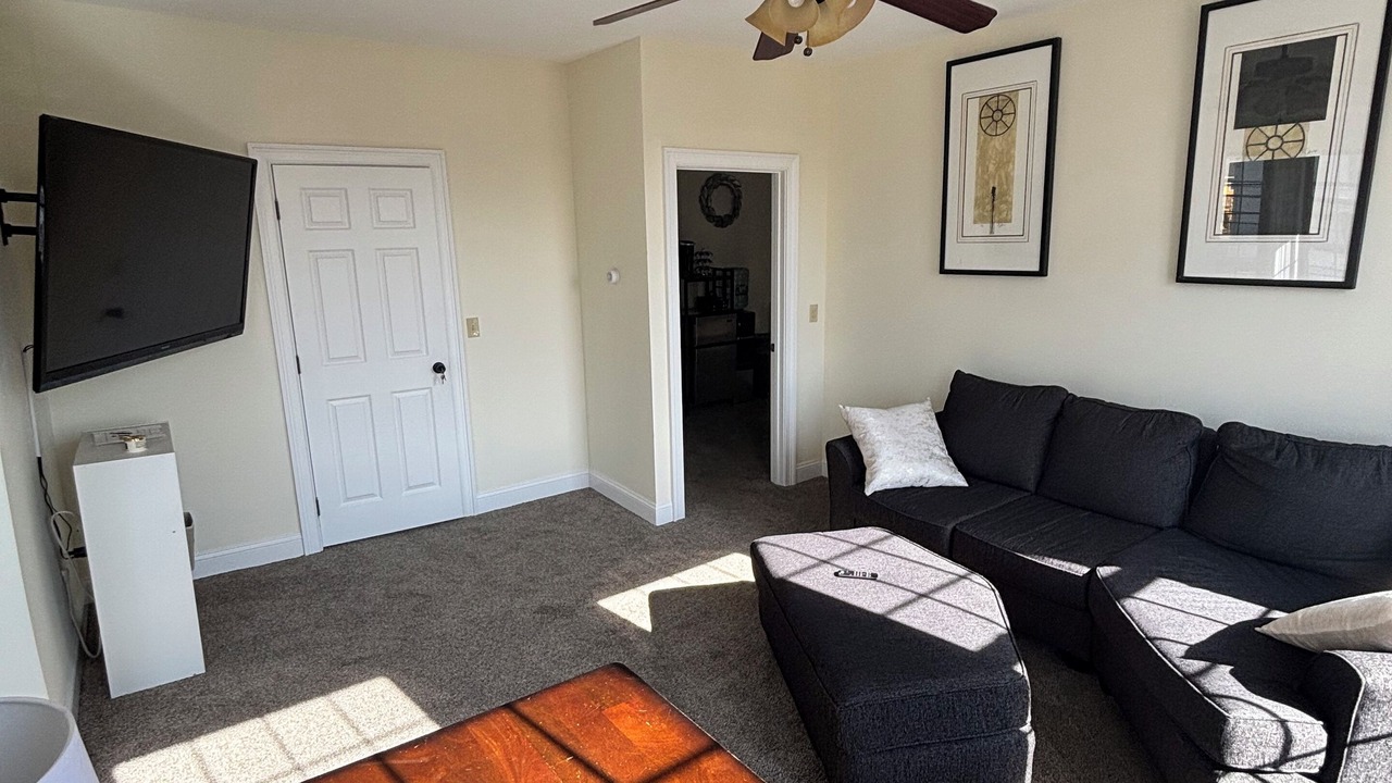 Photo of Livingroom in Putnam