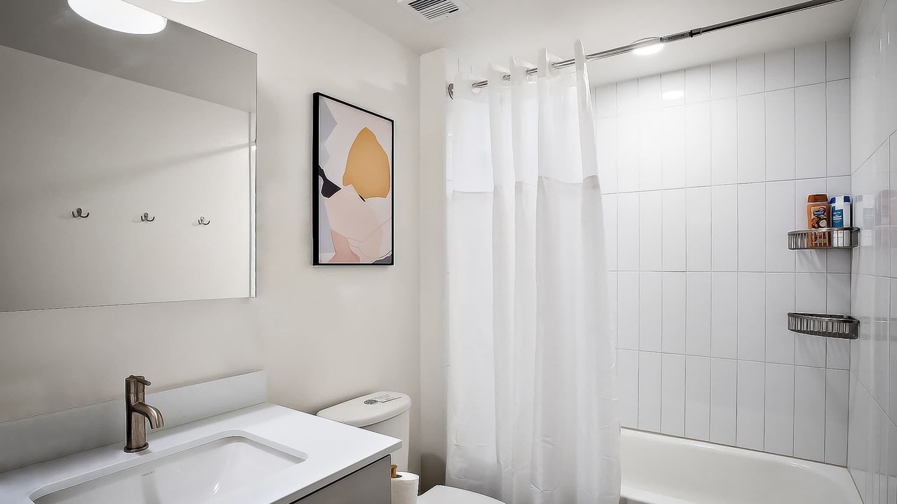 Photo of Bathroom in Warehouse District