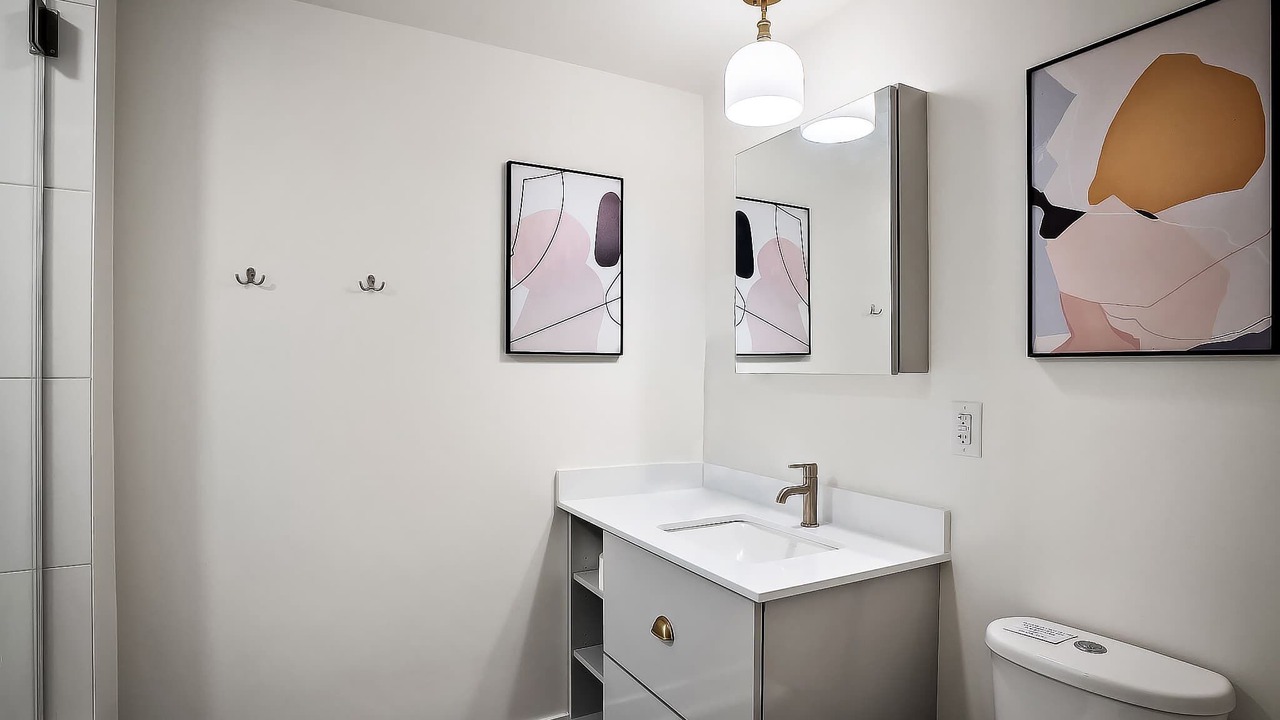 Photo of Bathroom in Warehouse District