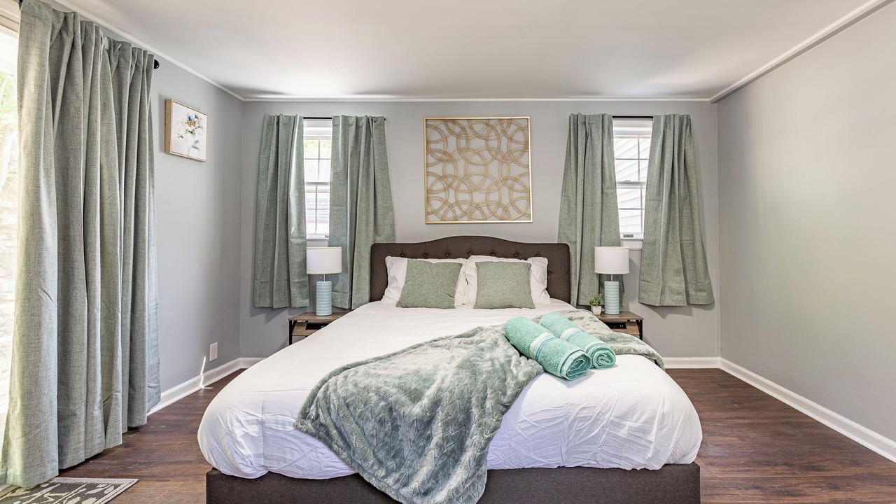 Photo of Bedroom in Center