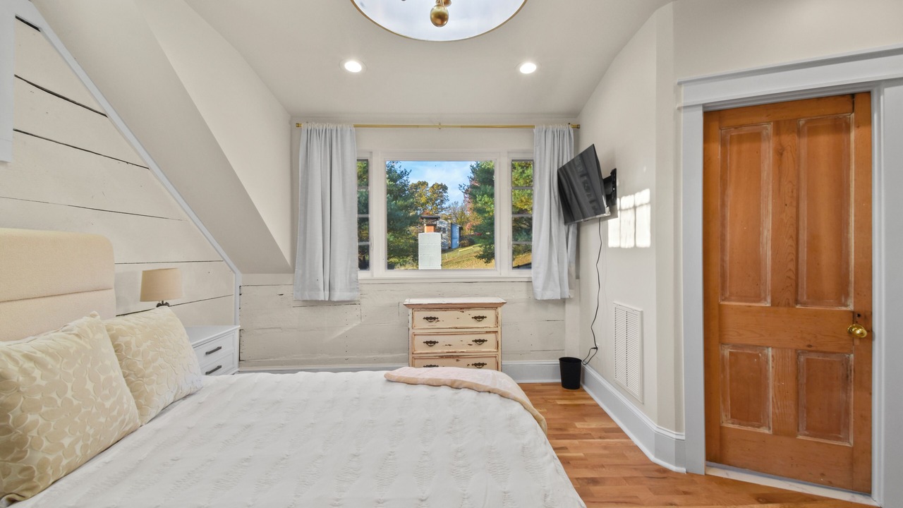 Photo of Bedroom in Lovettsville