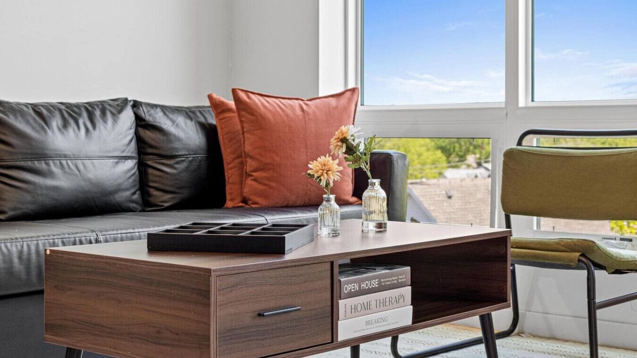 Photo of Bedroom in Lyn-Lake
