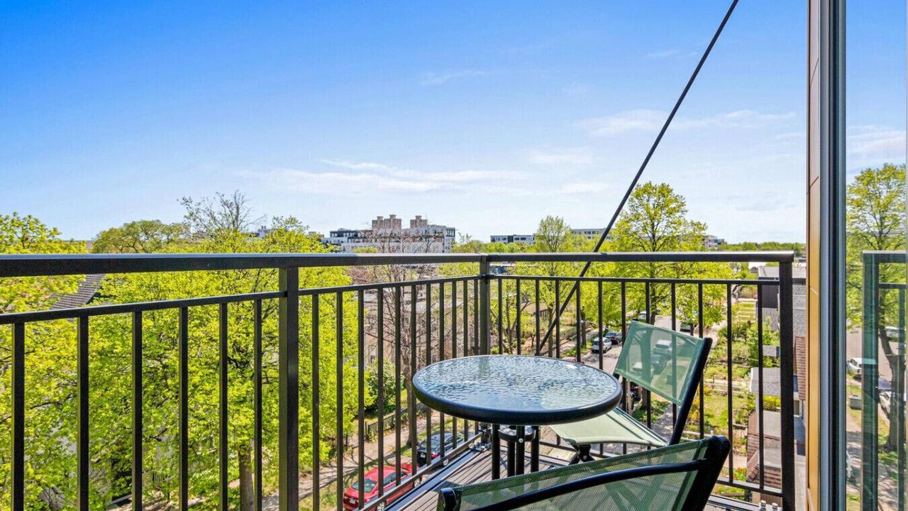 Photo of Patio Balcony in Lyn-Lake