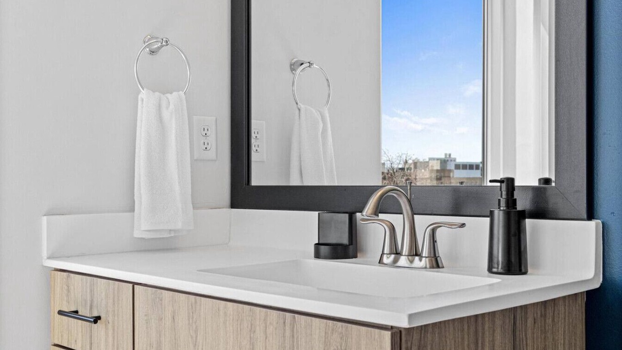 Photo of Bathroom in Lyn-Lake