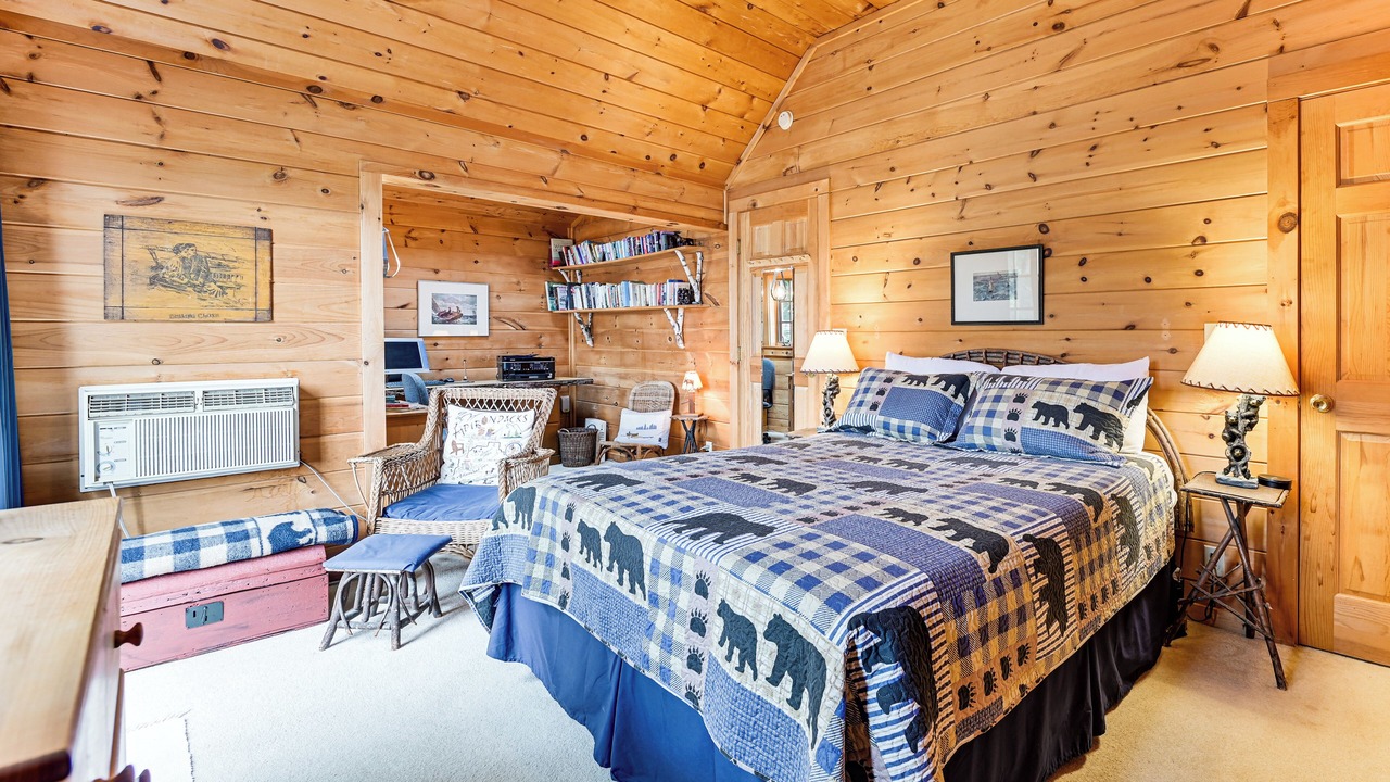 Photo of Bedroom in Huletts Landing