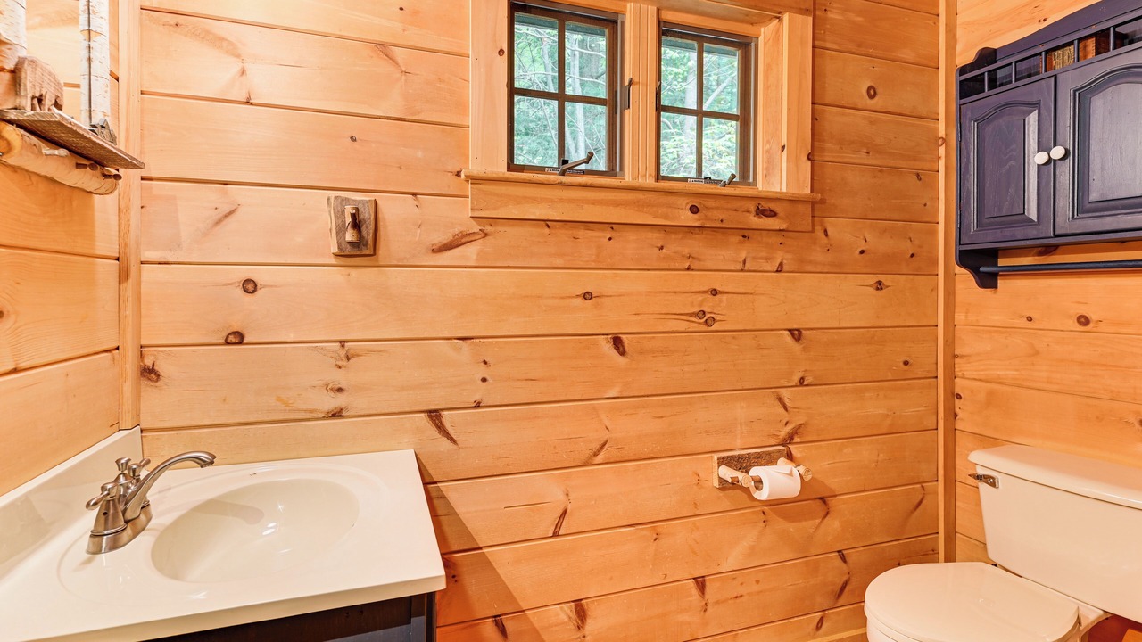 Photo of Bathroom in Huletts Landing