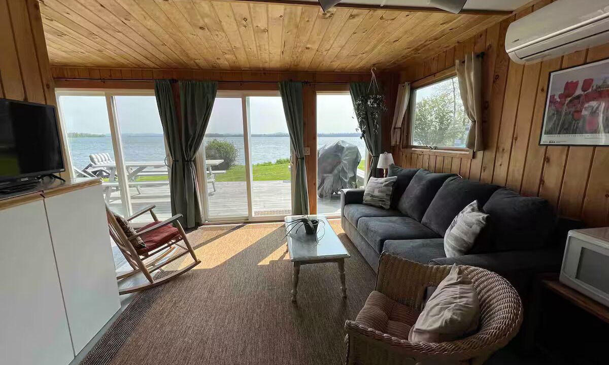 Photo of Livingroom in South Hero