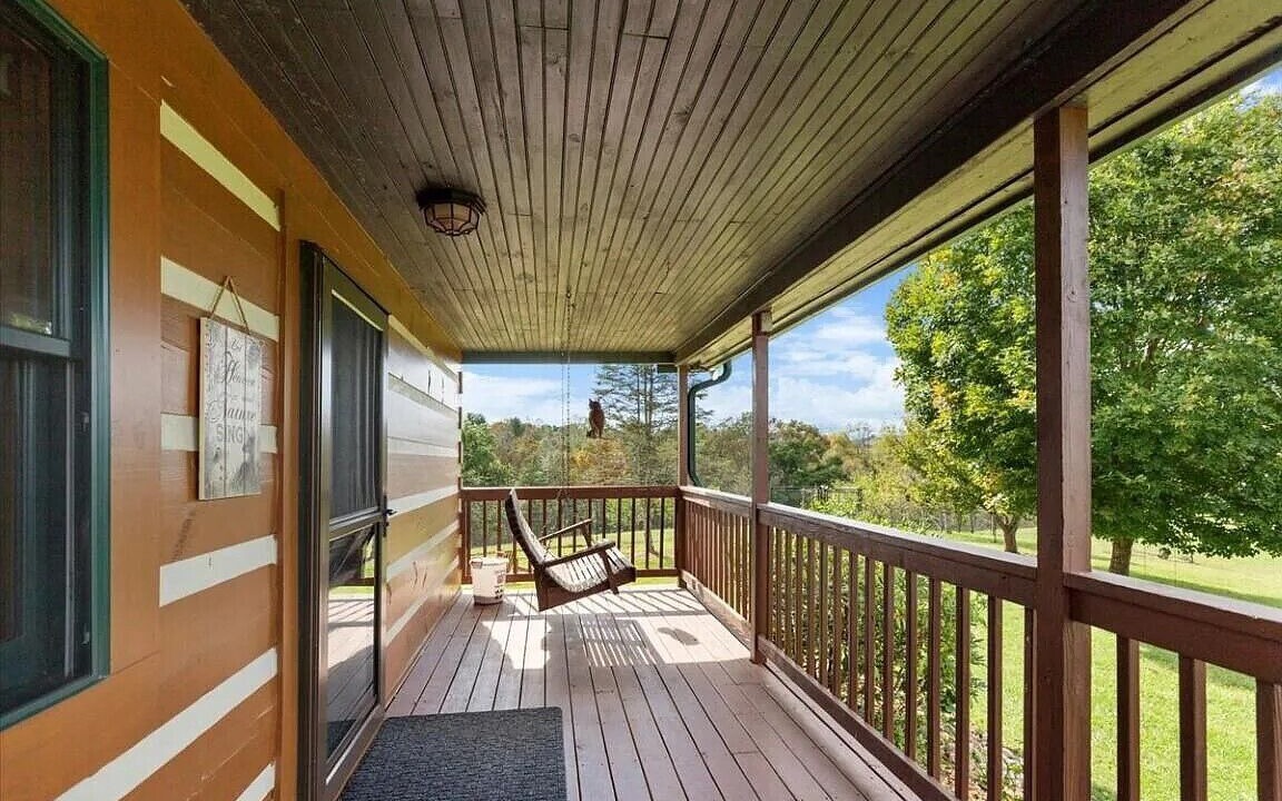 Photo of Patio Balcony in Max Meadows