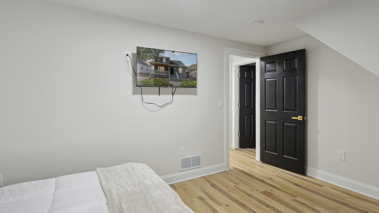 Photo of Bedroom in Lansing