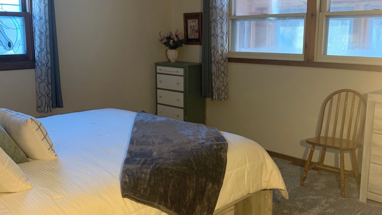 Photo of Bedroom in Cable