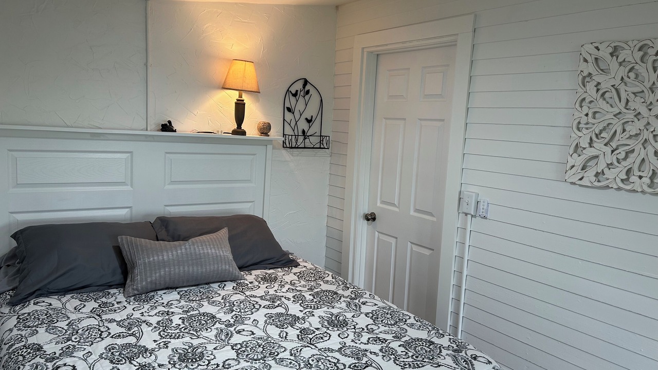 Photo of Bedroom in Maple Lake