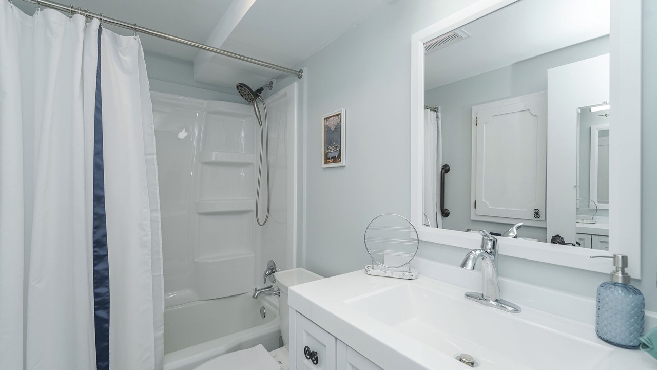Photo of Bathroom in Kutzky Park