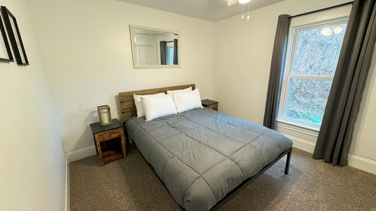 Photo of Bedroom in Nelsonville
