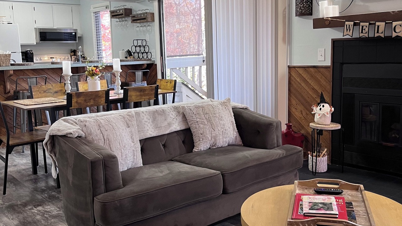 Photo of Livingroom in Nellysford