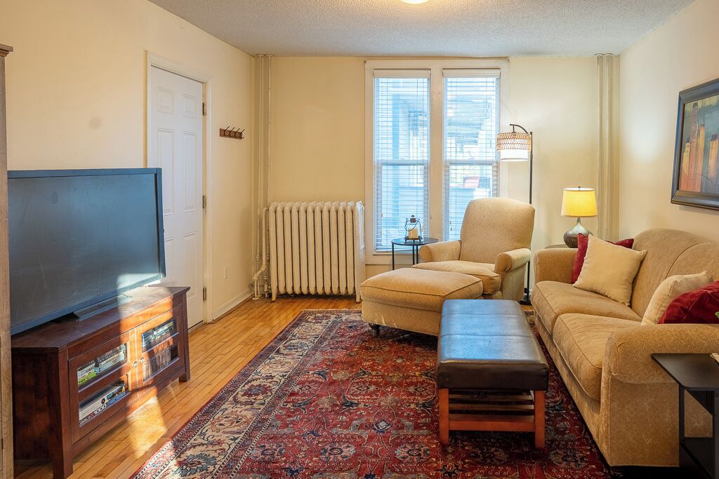 Photo of Livingroom in Midway