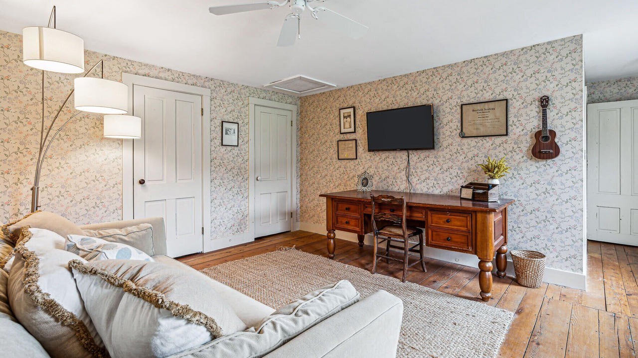 Photo of Livingroom in South Pomfret