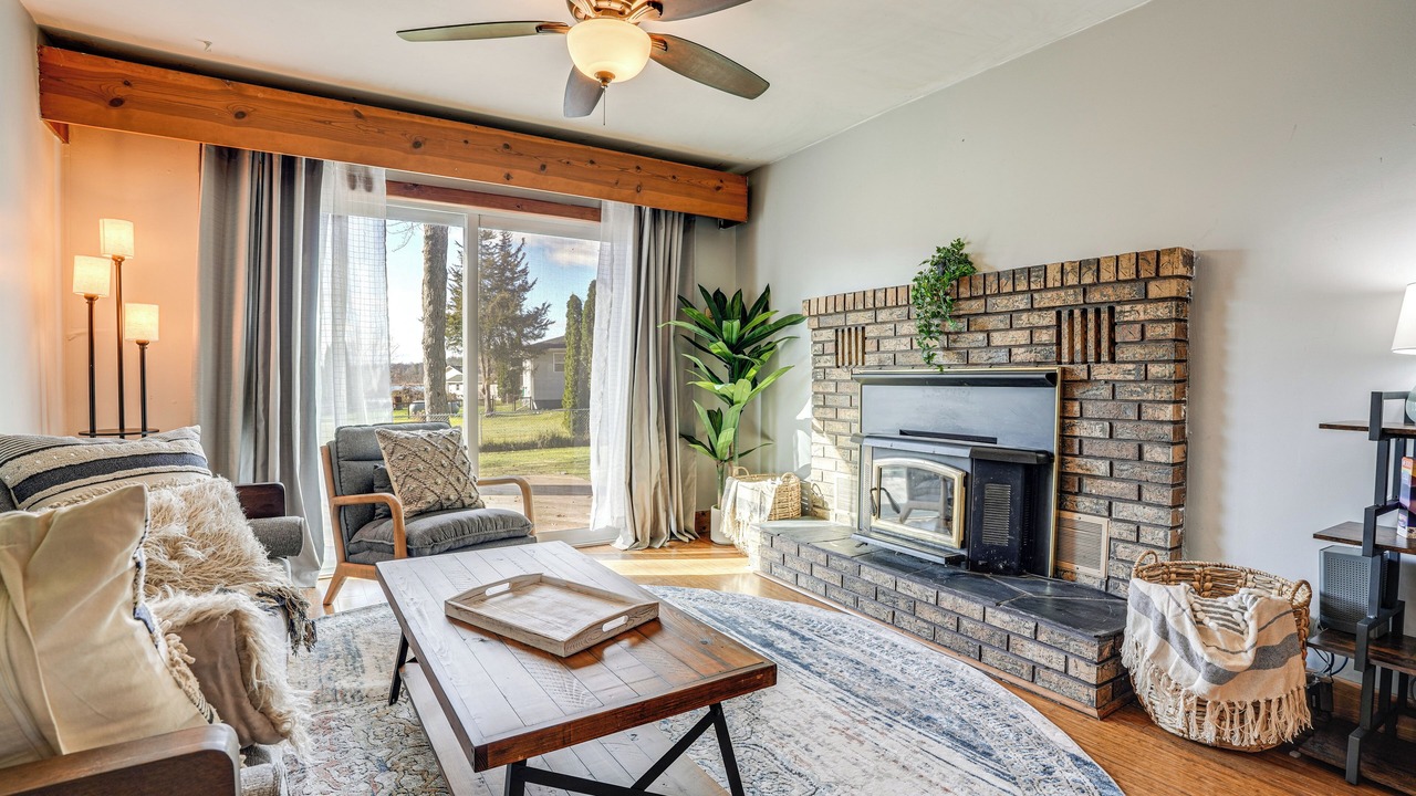 Photo of Livingroom in Delton