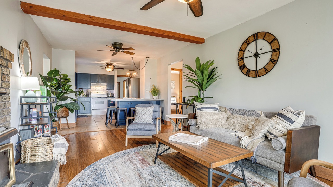 Photo of Livingroom in Delton