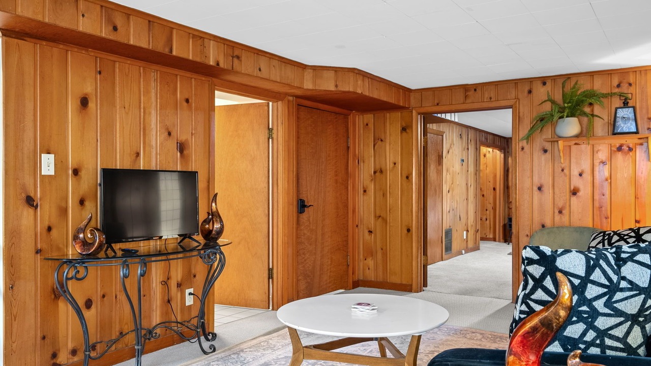 Photo of Livingroom in Summit Hill