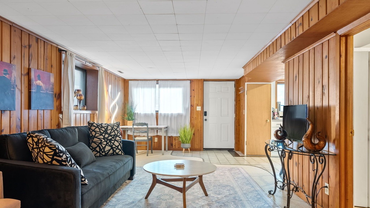 Photo of Livingroom in Summit Hill