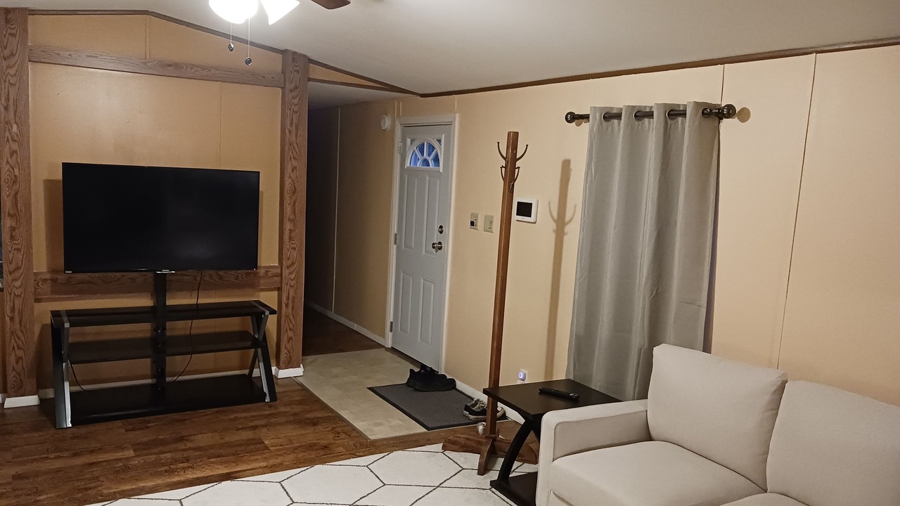 Photo of Livingroom in East Liverpool