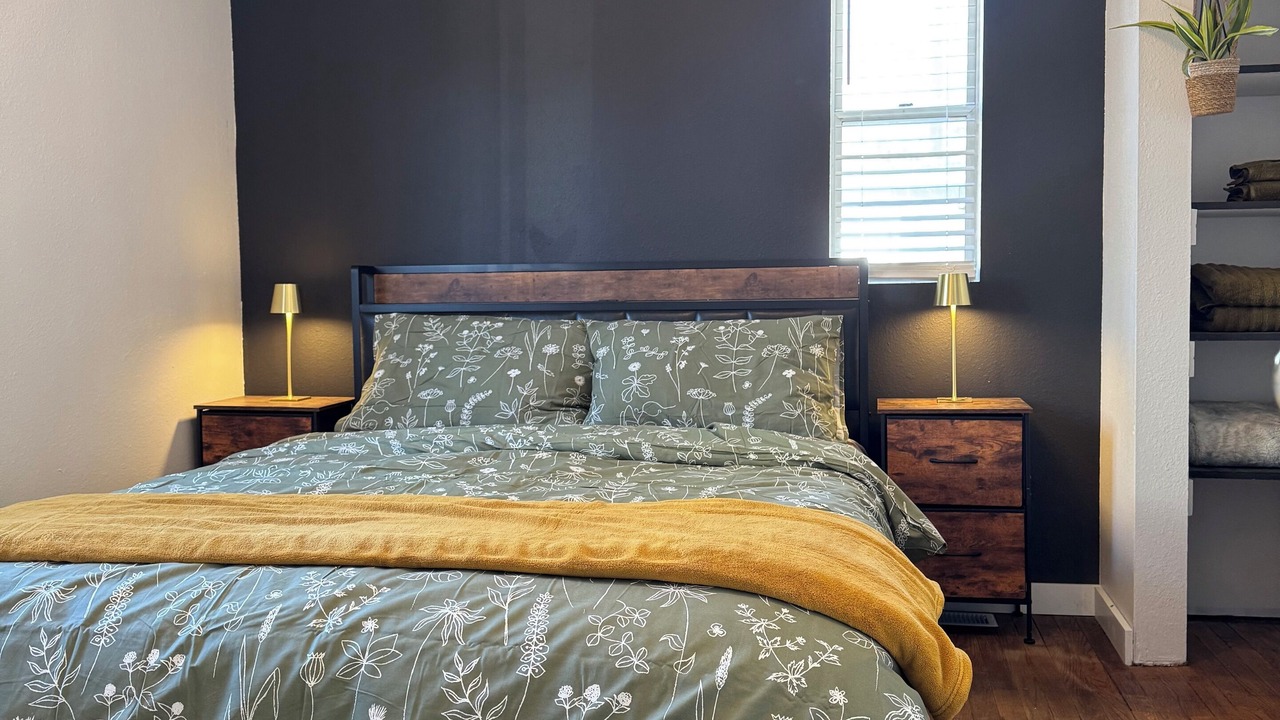 Photo of Bedroom in Los Alamos