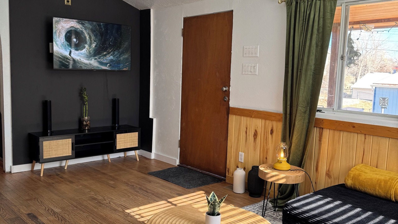Photo of Livingroom in Los Alamos