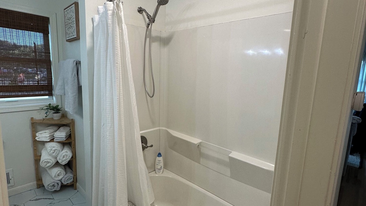 Photo of Bathroom in Kutzky Park