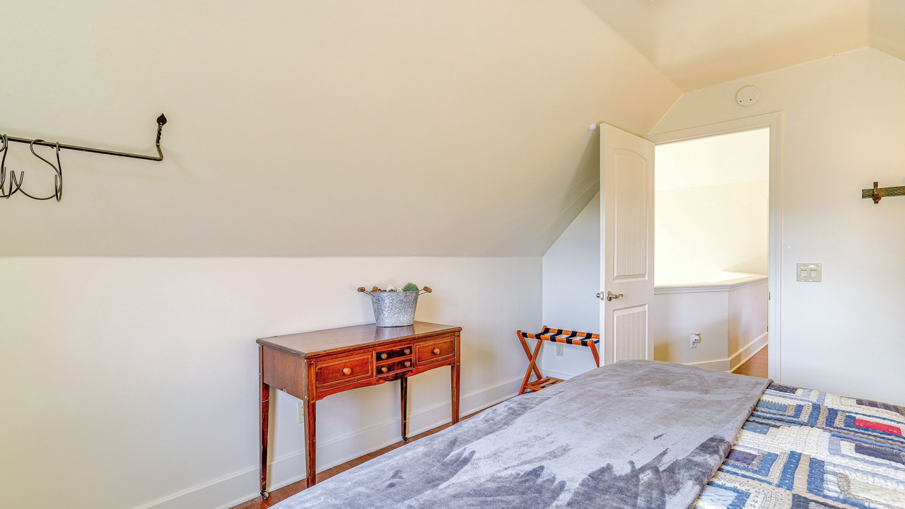 Photo of Bedroom in Mountain View