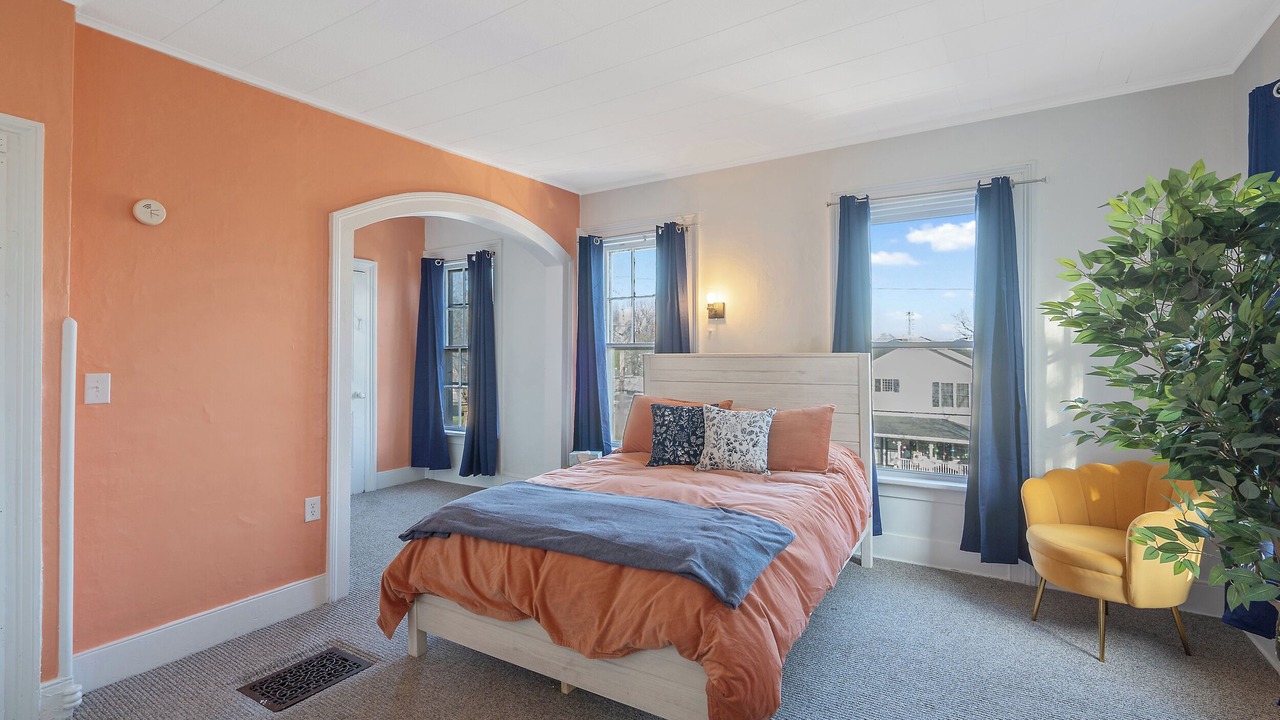 Photo of Bedroom in Oswego