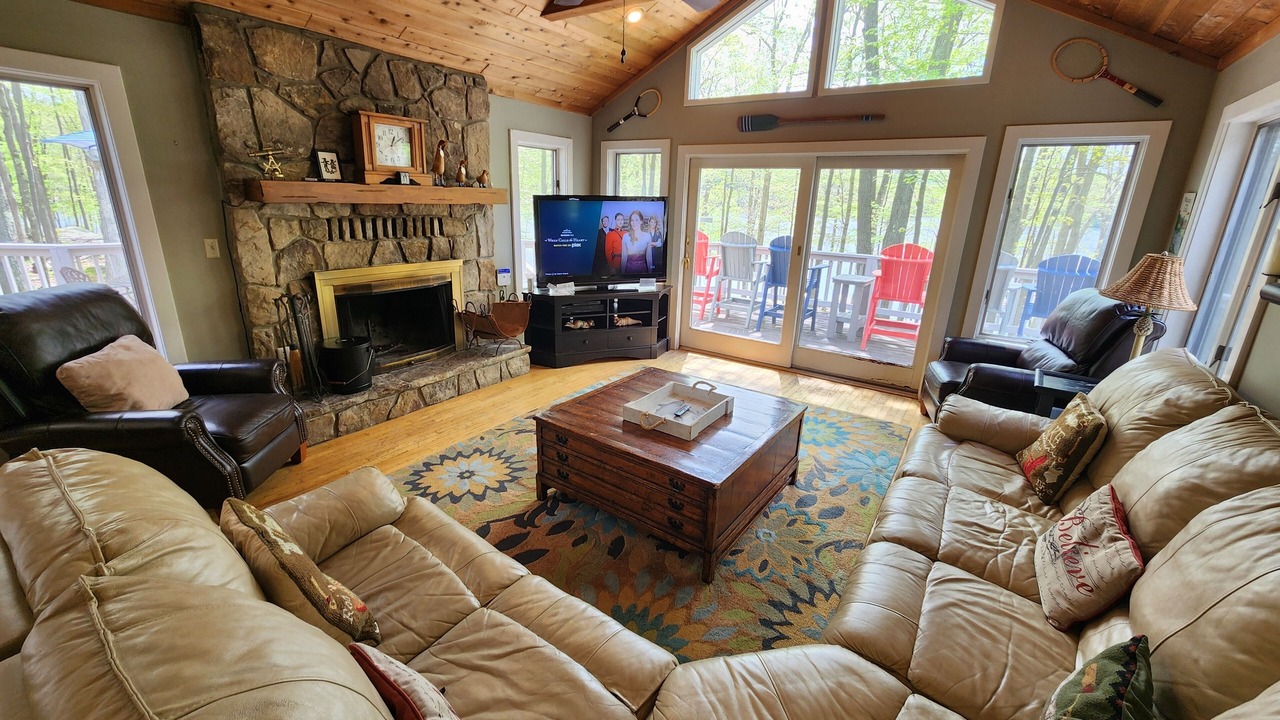 Photo of Livingroom in McHenry