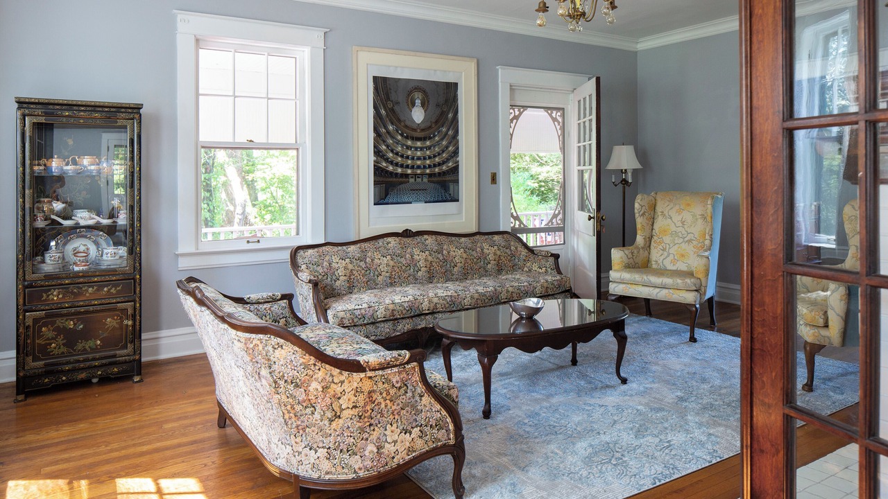 Photo of Livingroom in Redstar