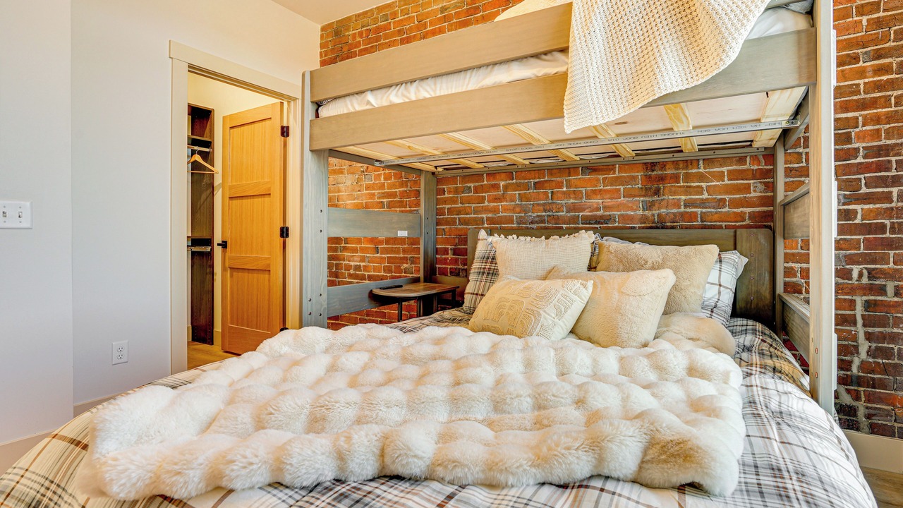 Photo of Bedroom in Lake City