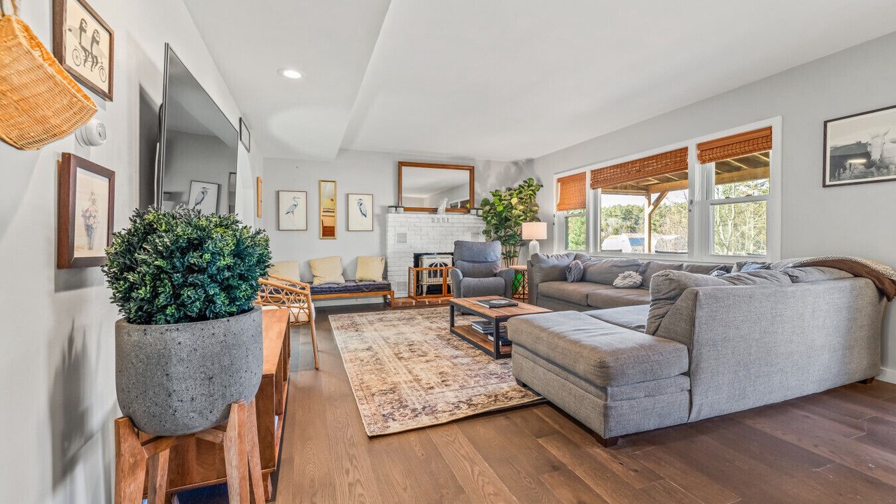 Photo of Livingroom in South Londonderry