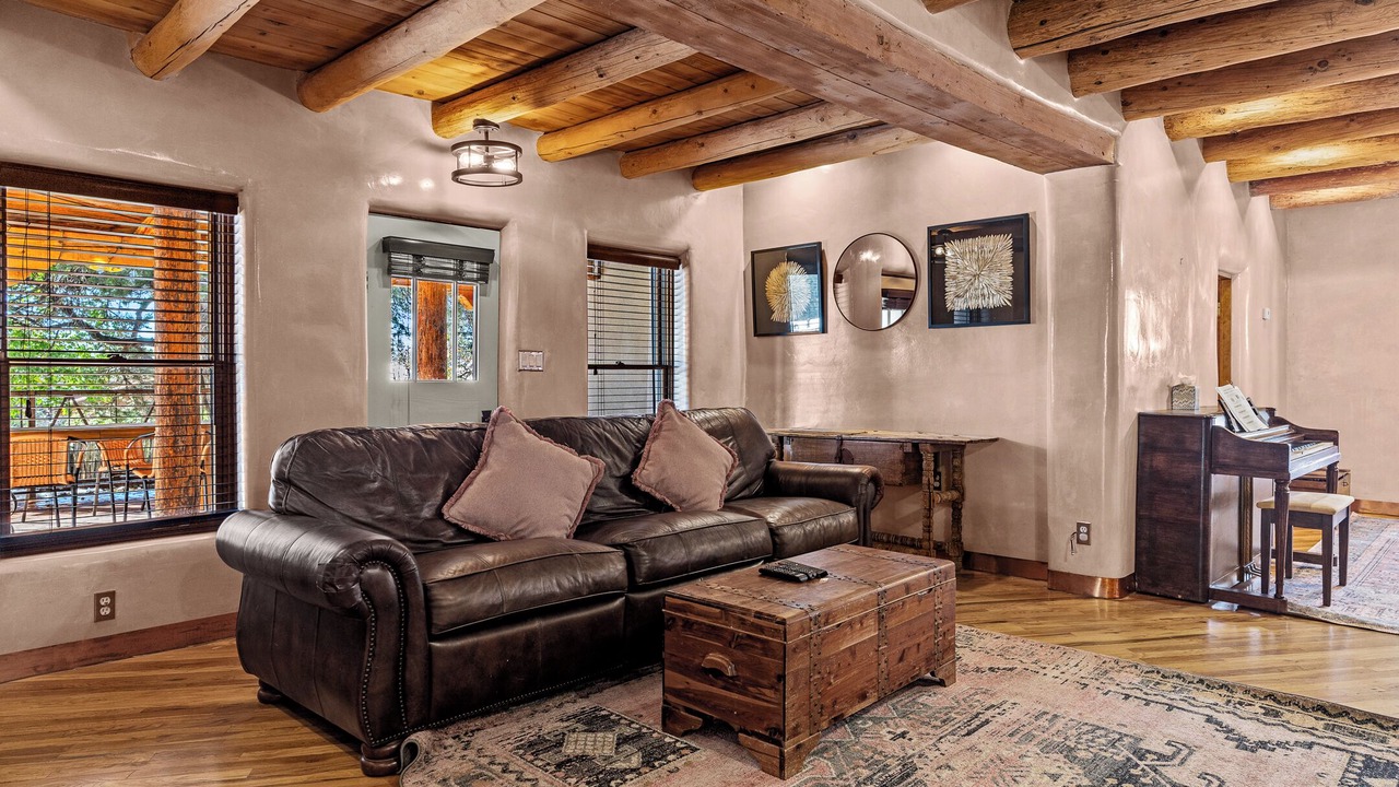 Photo of Livingroom in Tesuque