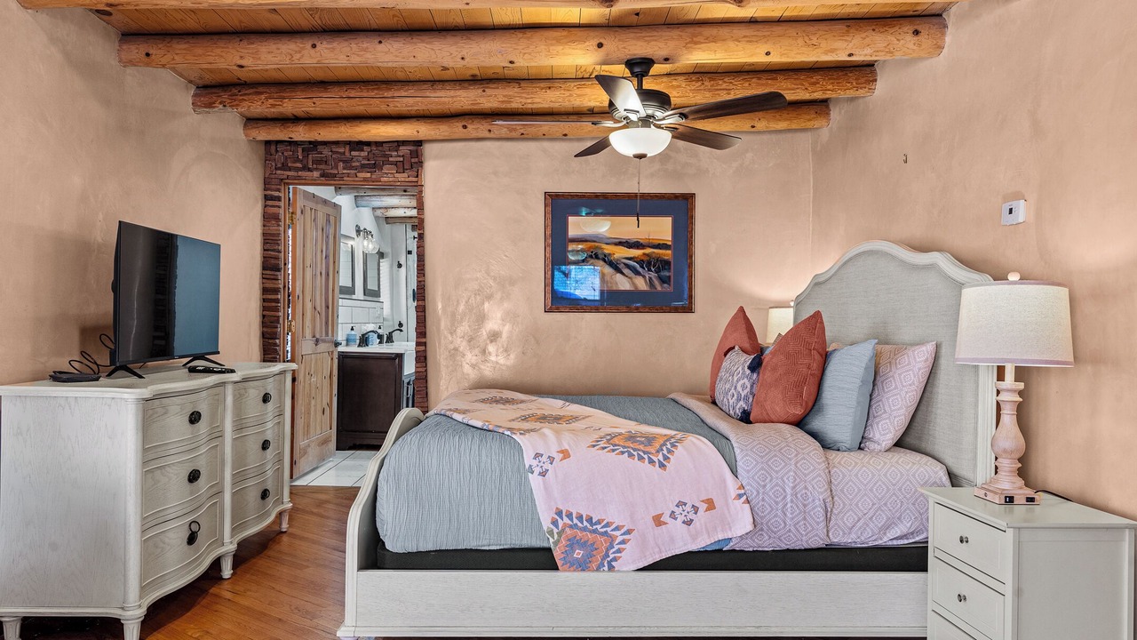 Photo of Bedroom in Tesuque