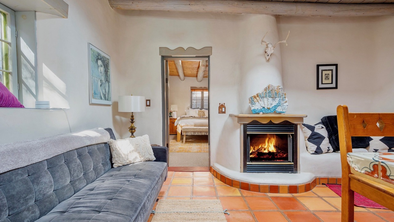 Photo of Livingroom in Historic Eastside