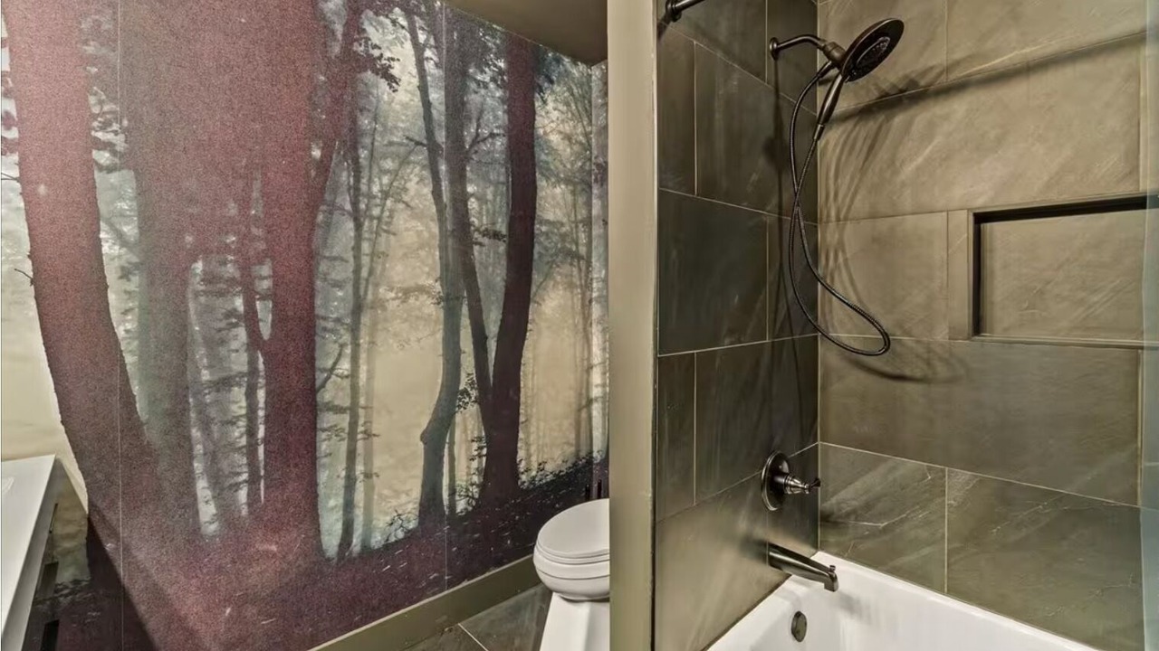 Photo of Bathroom in Adamstown